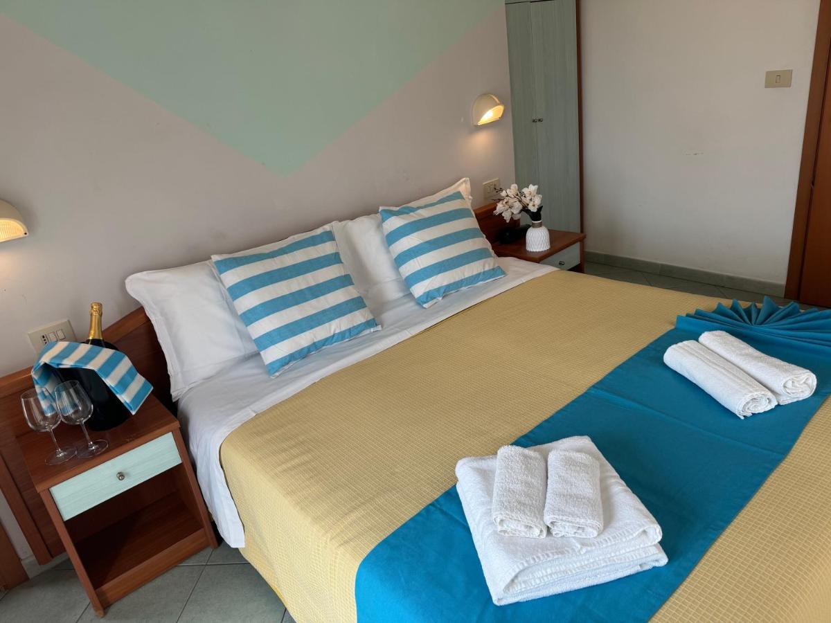 Hotel Villa Caterina Rimini Exteriör bild