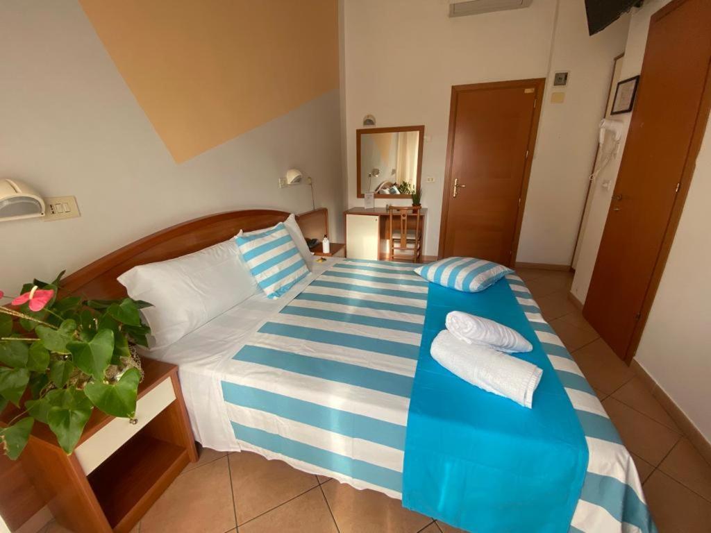 Hotel Villa Caterina Rimini Exteriör bild