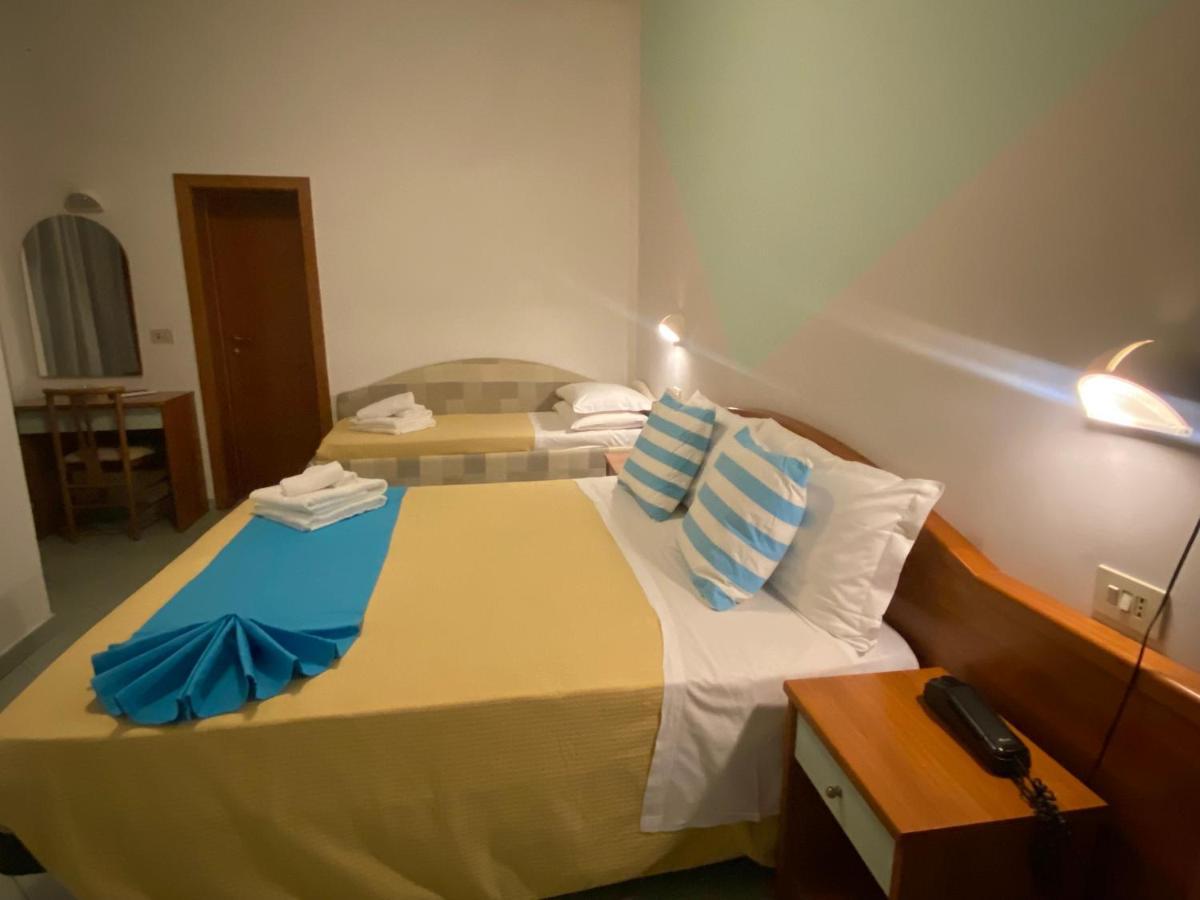 Hotel Villa Caterina Rimini Exteriör bild