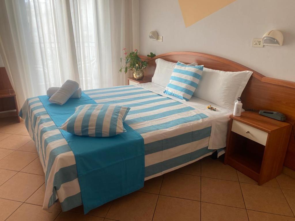 Hotel Villa Caterina Rimini Exteriör bild