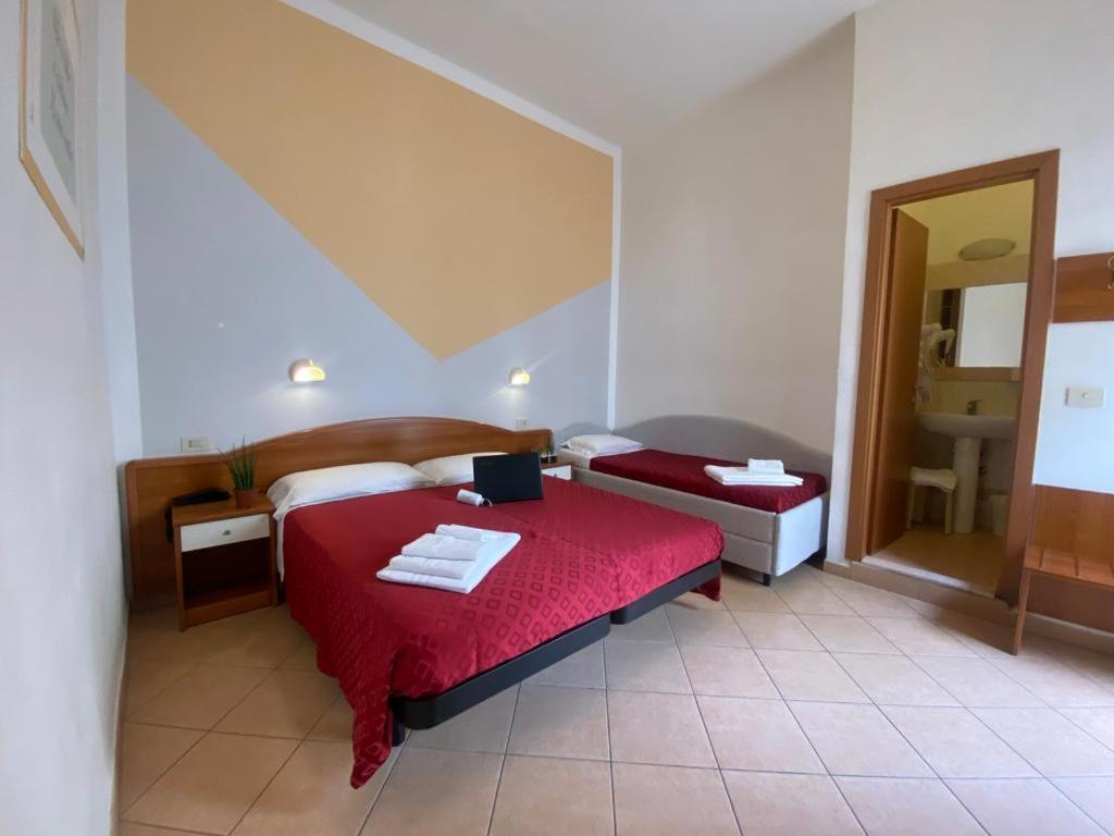 Hotel Villa Caterina Rimini Exteriör bild