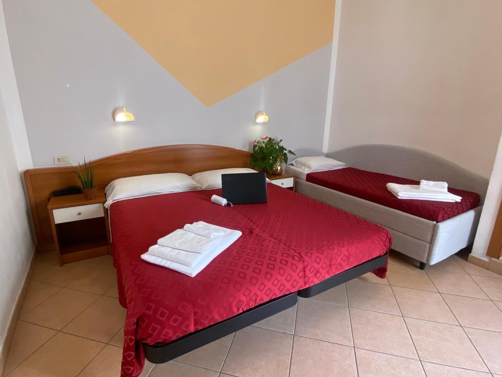Hotel Villa Caterina Rimini Exteriör bild