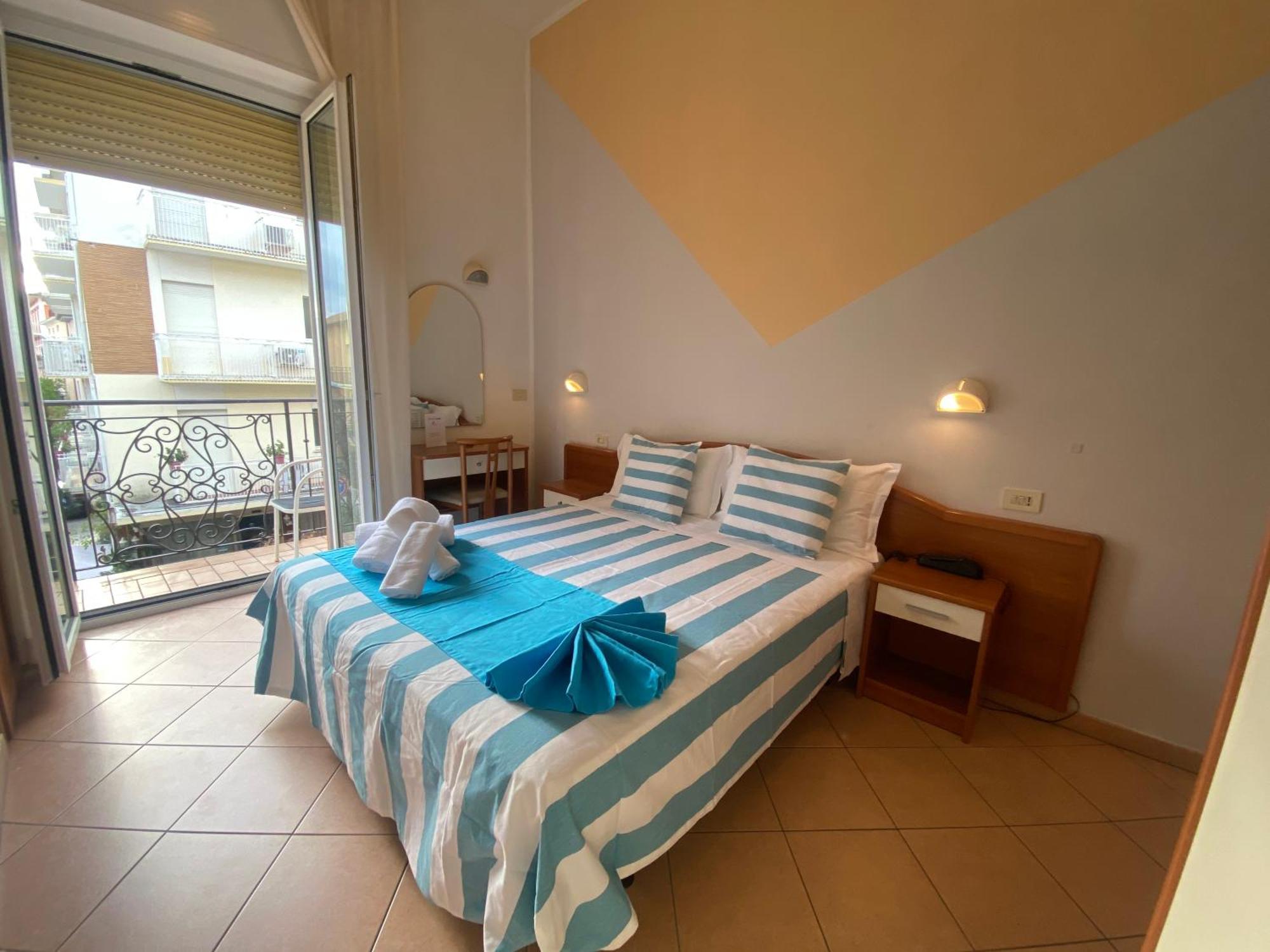 Hotel Villa Caterina Rimini Exteriör bild