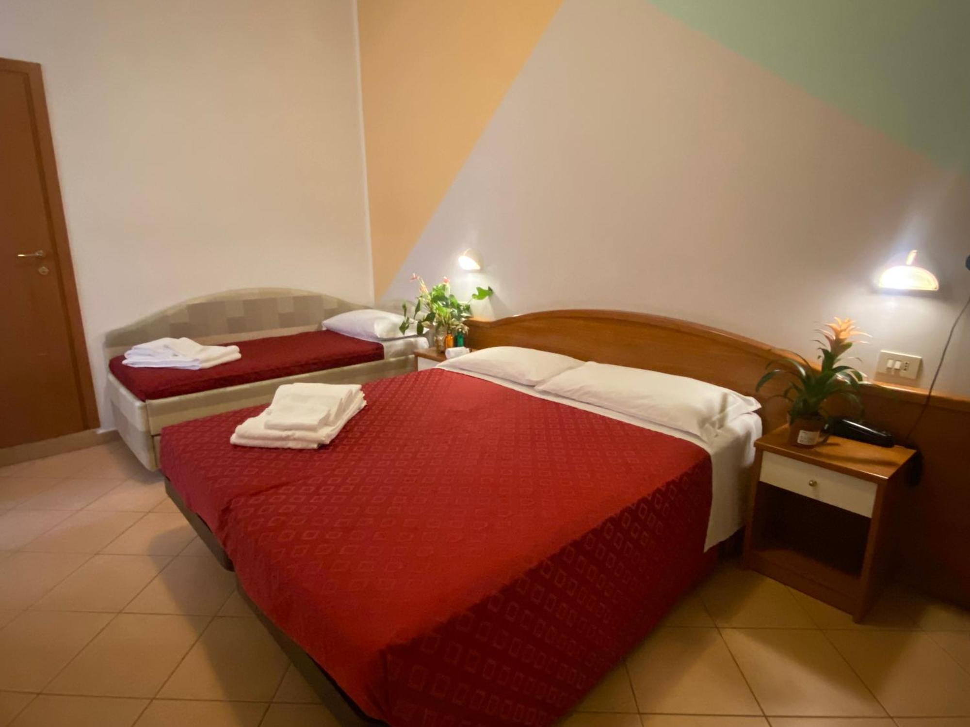 Hotel Villa Caterina Rimini Exteriör bild