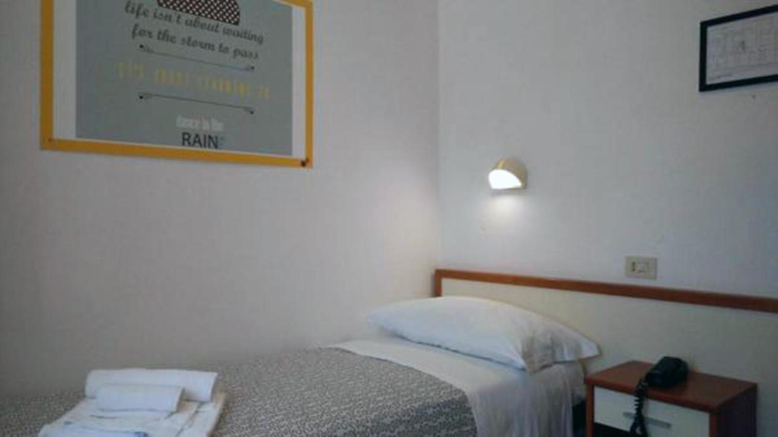 Hotel Villa Caterina Rimini Exteriör bild