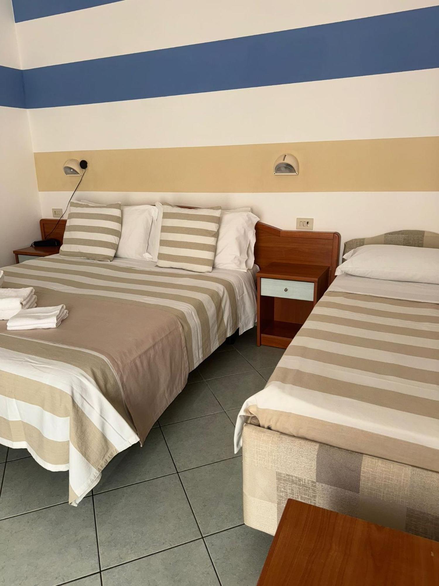 Hotel Villa Caterina Rimini Exteriör bild
