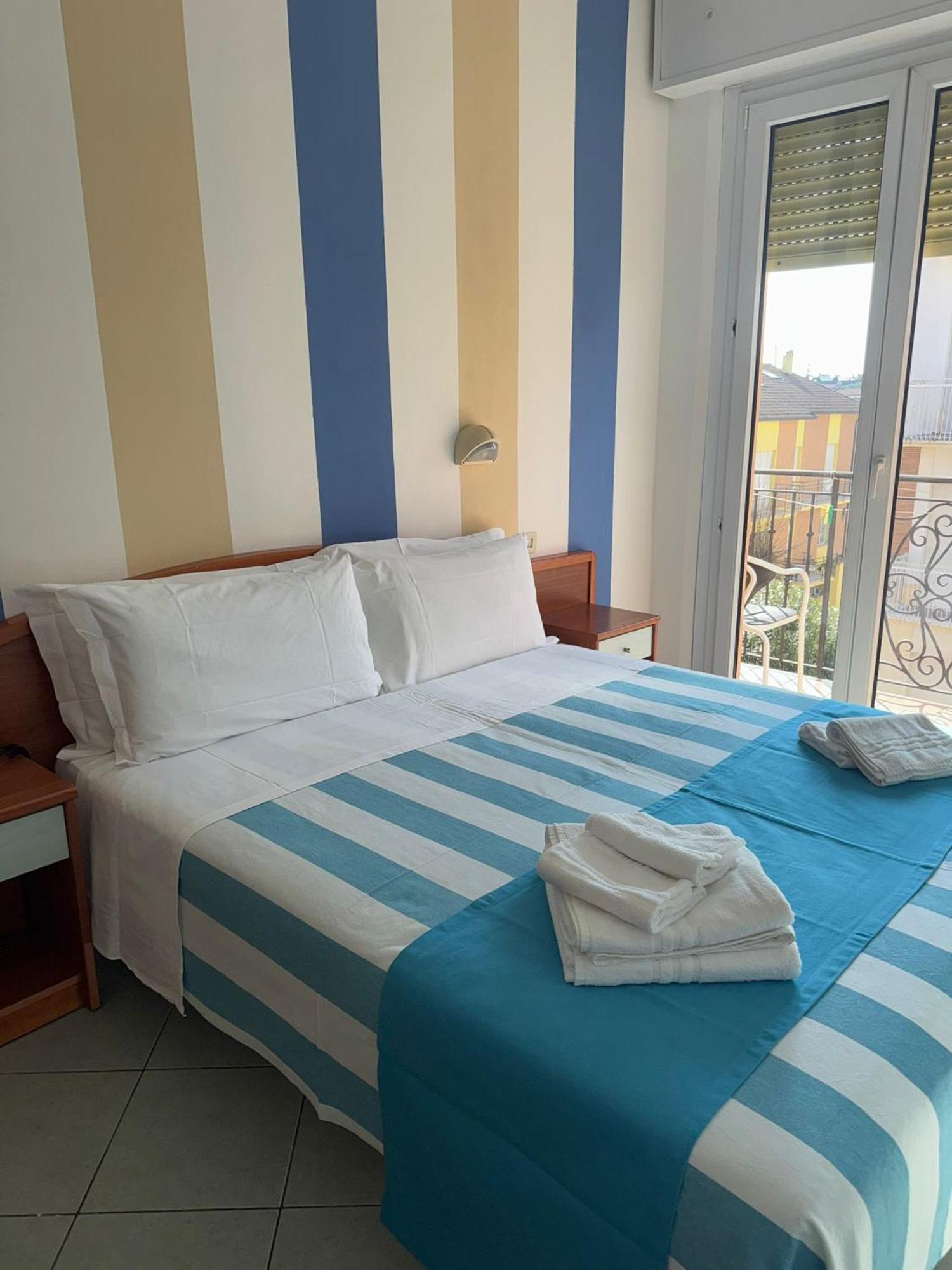 Hotel Villa Caterina Rimini Exteriör bild
