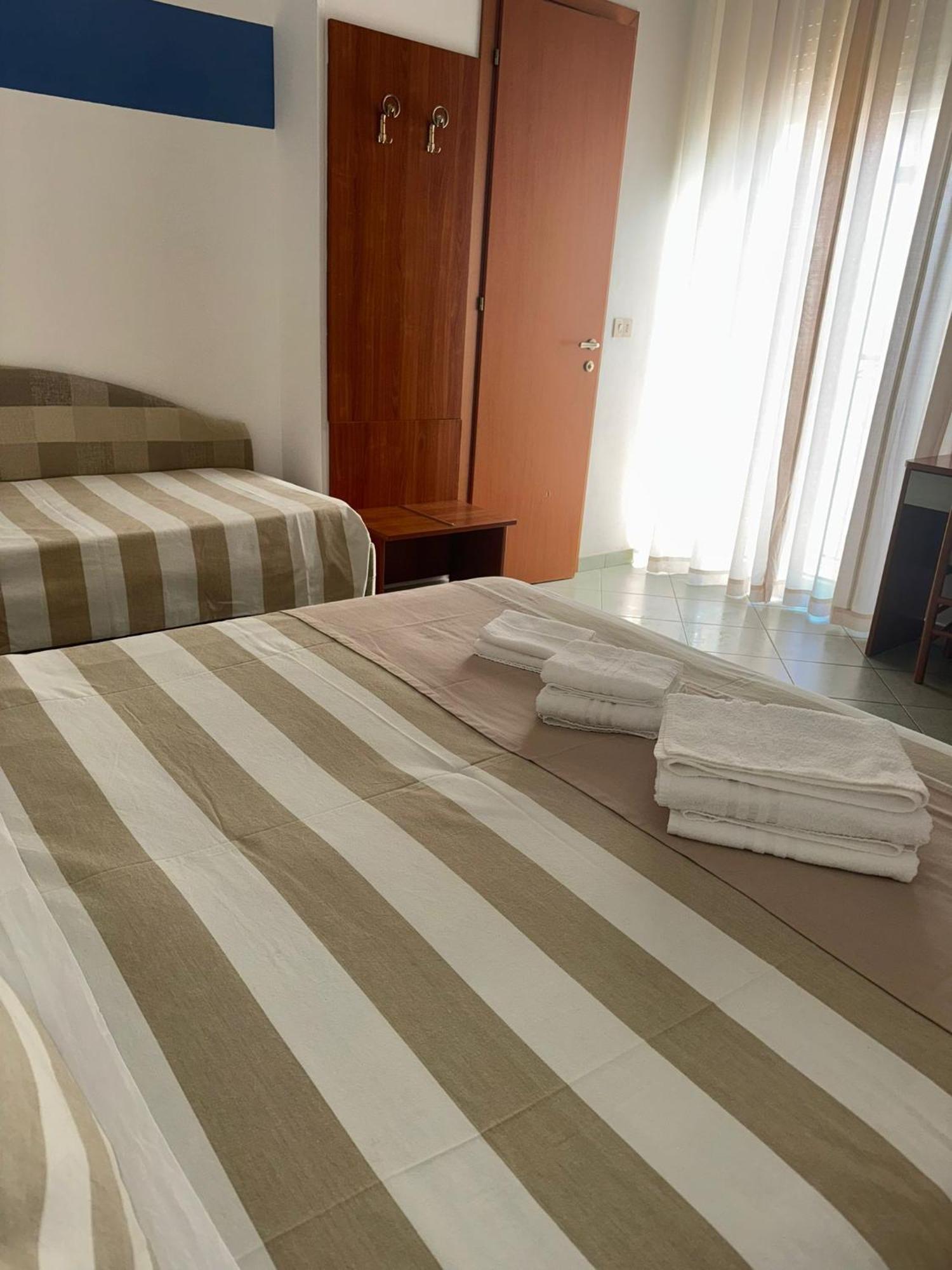 Hotel Villa Caterina Rimini Exteriör bild