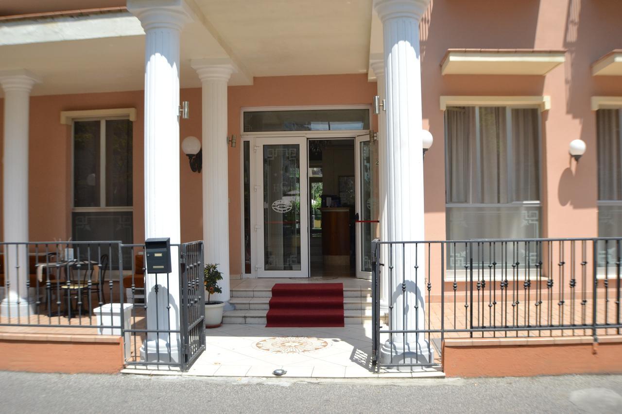 Hotel Villa Caterina Rimini Exteriör bild